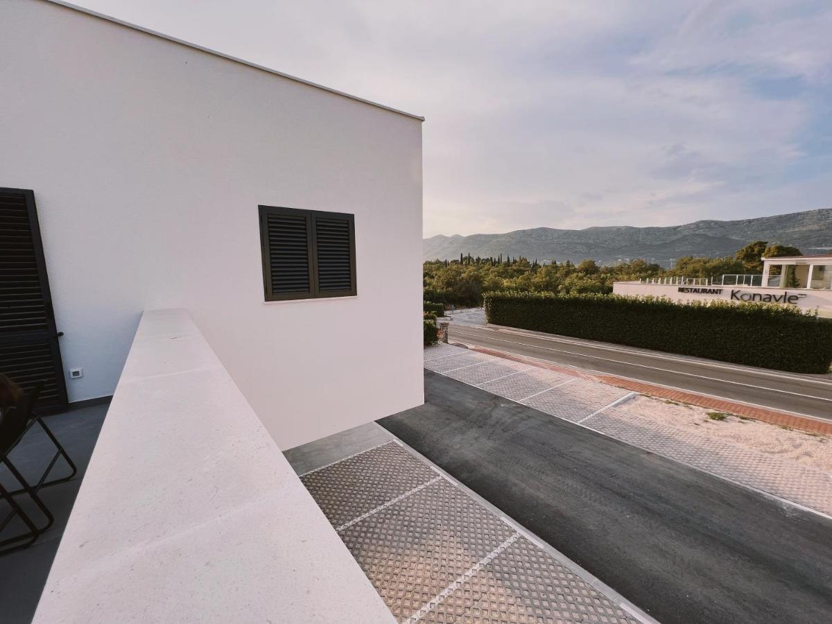 Dawn & Dusk - Modern Two Bedroom Apartment With Mountain Views Čilipi Екстериор снимка