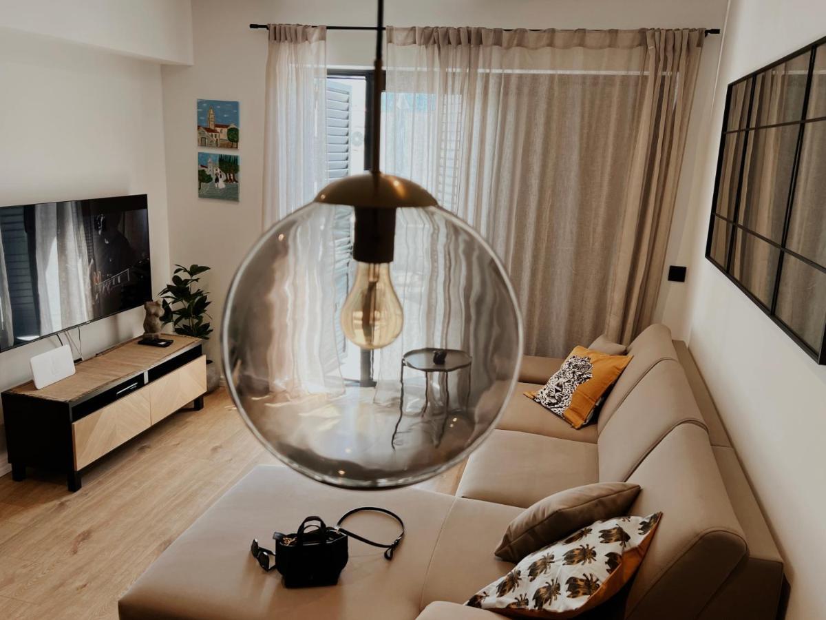 Dawn & Dusk - Modern Two Bedroom Apartment With Mountain Views Čilipi Екстериор снимка