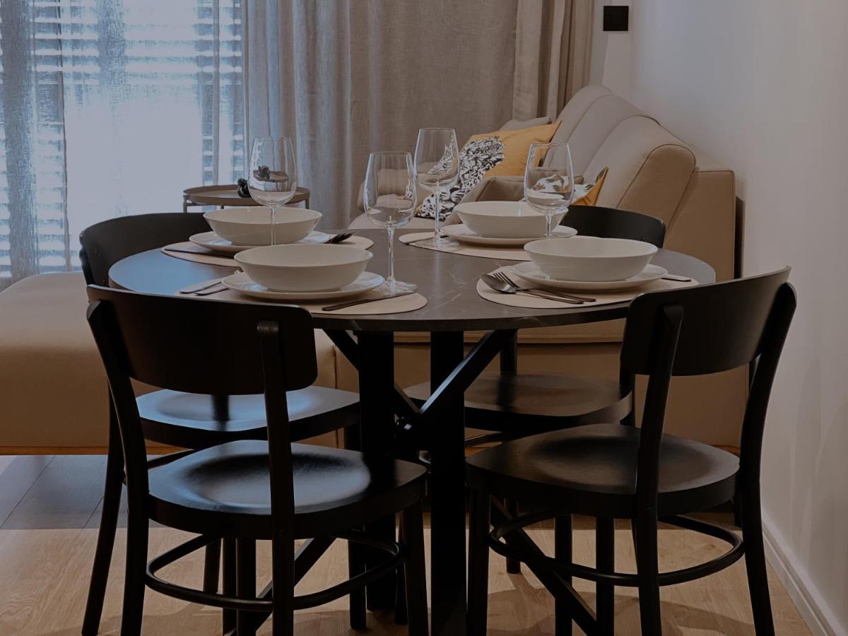 Dawn & Dusk - Modern Two Bedroom Apartment With Mountain Views Čilipi Екстериор снимка