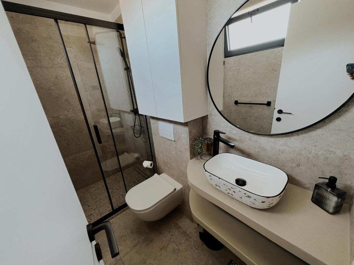 Dawn & Dusk - Modern Two Bedroom Apartment With Mountain Views Čilipi Екстериор снимка
