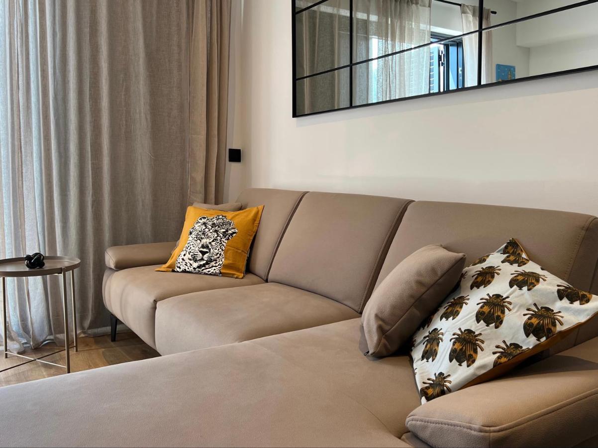 Dawn & Dusk - Modern Two Bedroom Apartment With Mountain Views Čilipi Екстериор снимка