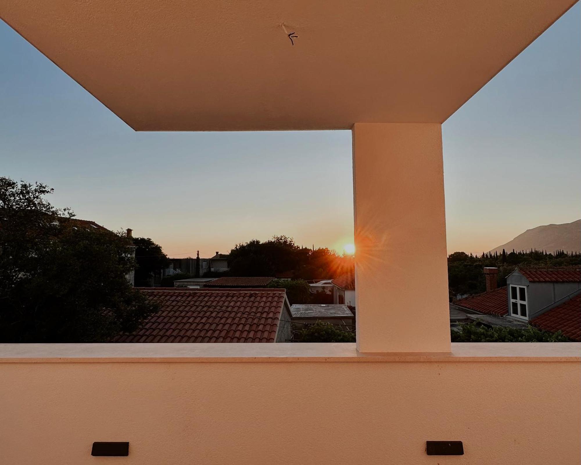 Dawn & Dusk - Modern Two Bedroom Apartment With Mountain Views Čilipi Екстериор снимка